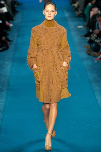 Look 16